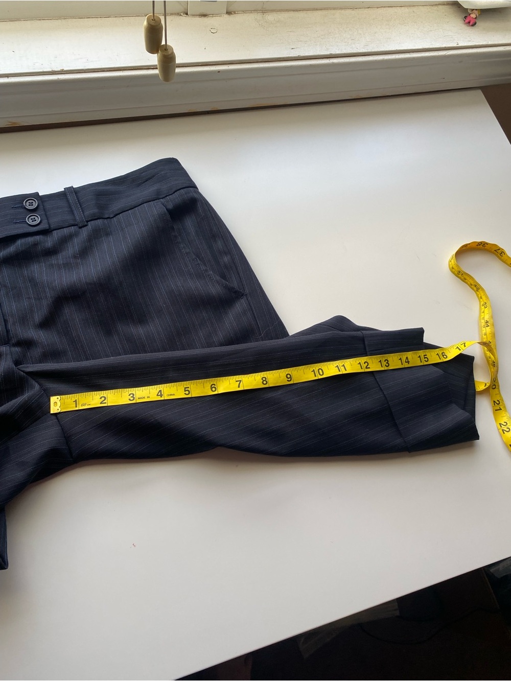 BCBGMAXAZRIA Navy Pinstripe Cuffed Bermuda Shorts Woman 10 Wool Blend Career Y2K - Picture 12 of 14